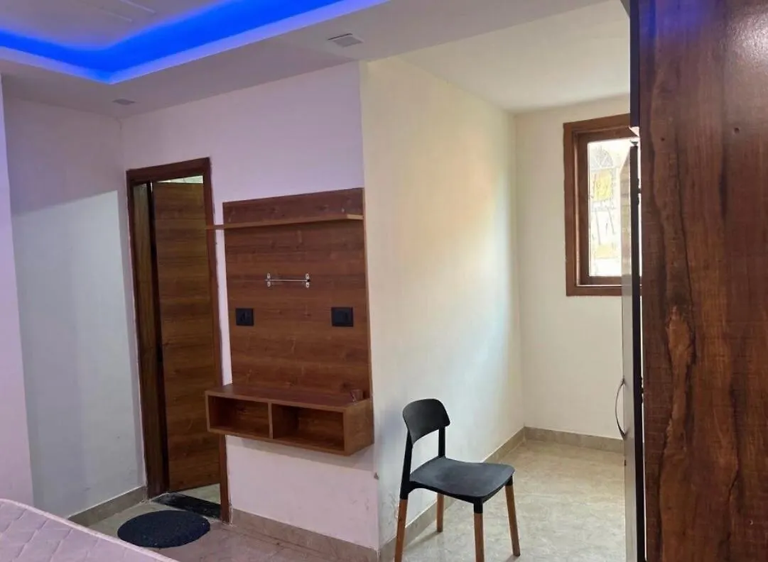 Oyo Hotel Luxury Retreat New Delhi India